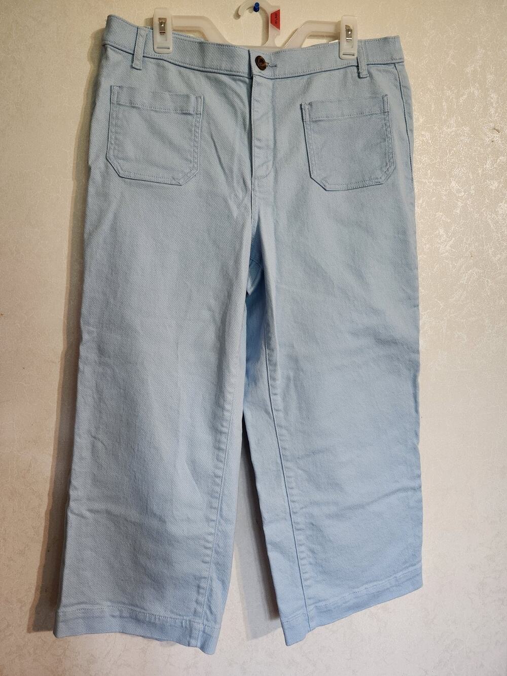 D & Co Capri Jeans Baby Blue sz 16 Pockets Wide Leg Light Weight High-Rise